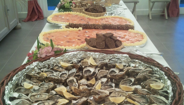 Plateau de fruits de mer et buffets froids préparés par un traiteur traditionnel en Gironde pour réception et événement